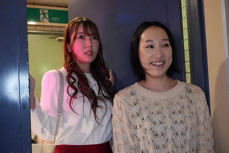 衝撃の98%が射精!波多野結衣のNTR人妻がマッチョに寝取られ巨乳を揉みしだかれる - 画像2