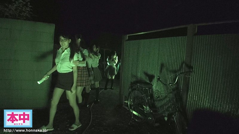 波多野結衣の絶叫中出し！美少女12人制服パンチラ×尻フェチ炸裂の林間学校デジモ - 画像3