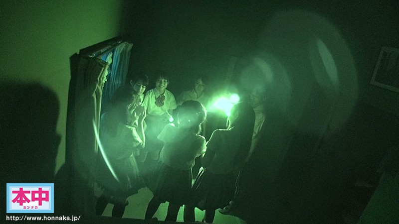 波多野結衣の絶叫中出し！美少女12人制服パンチラ×尻フェチ炸裂の林間学校デジモ - 画像4